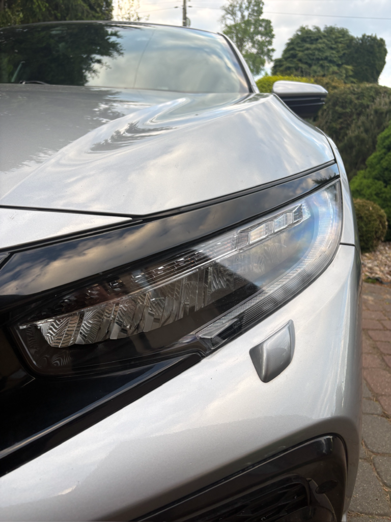 Reflektor Honda Civic X po renowacji — przejrzysty klosz